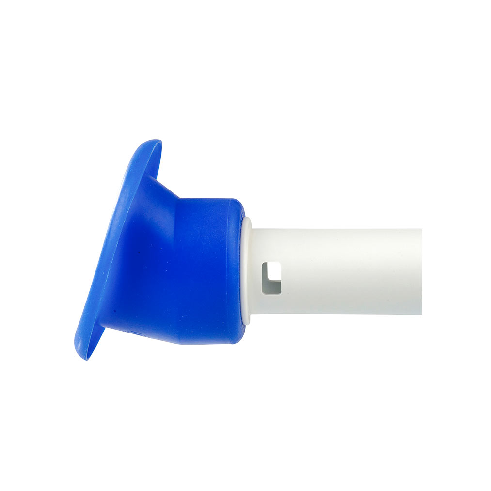 Sininen ja valkoinen muovinen lääketieteellinen venttiili tai liitin valkoisella taustalla.