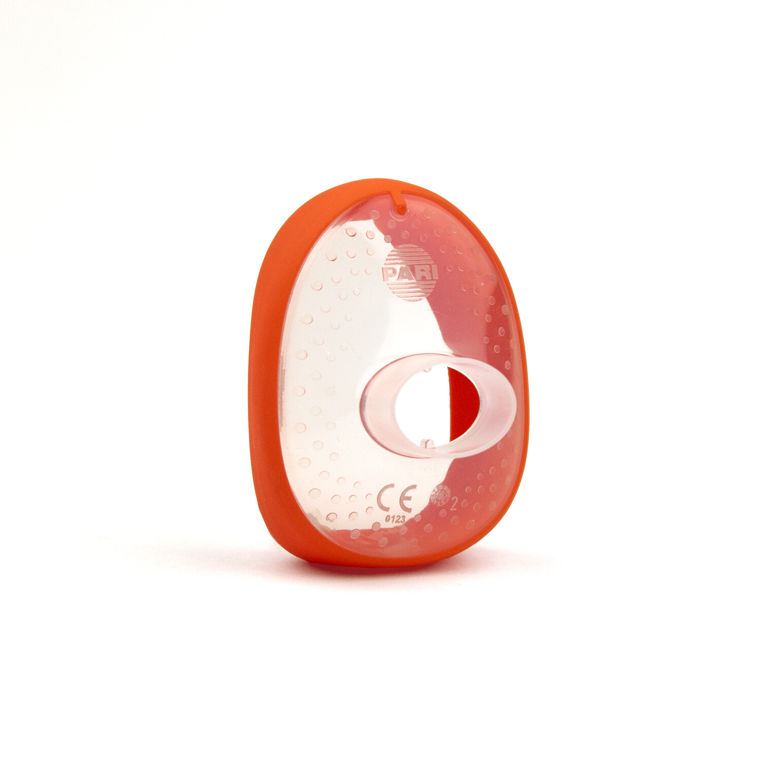 Läpinäkyvä muovimaski oranssilla reunuksella, soikea, pystyasennossa valkoisella taustalla.