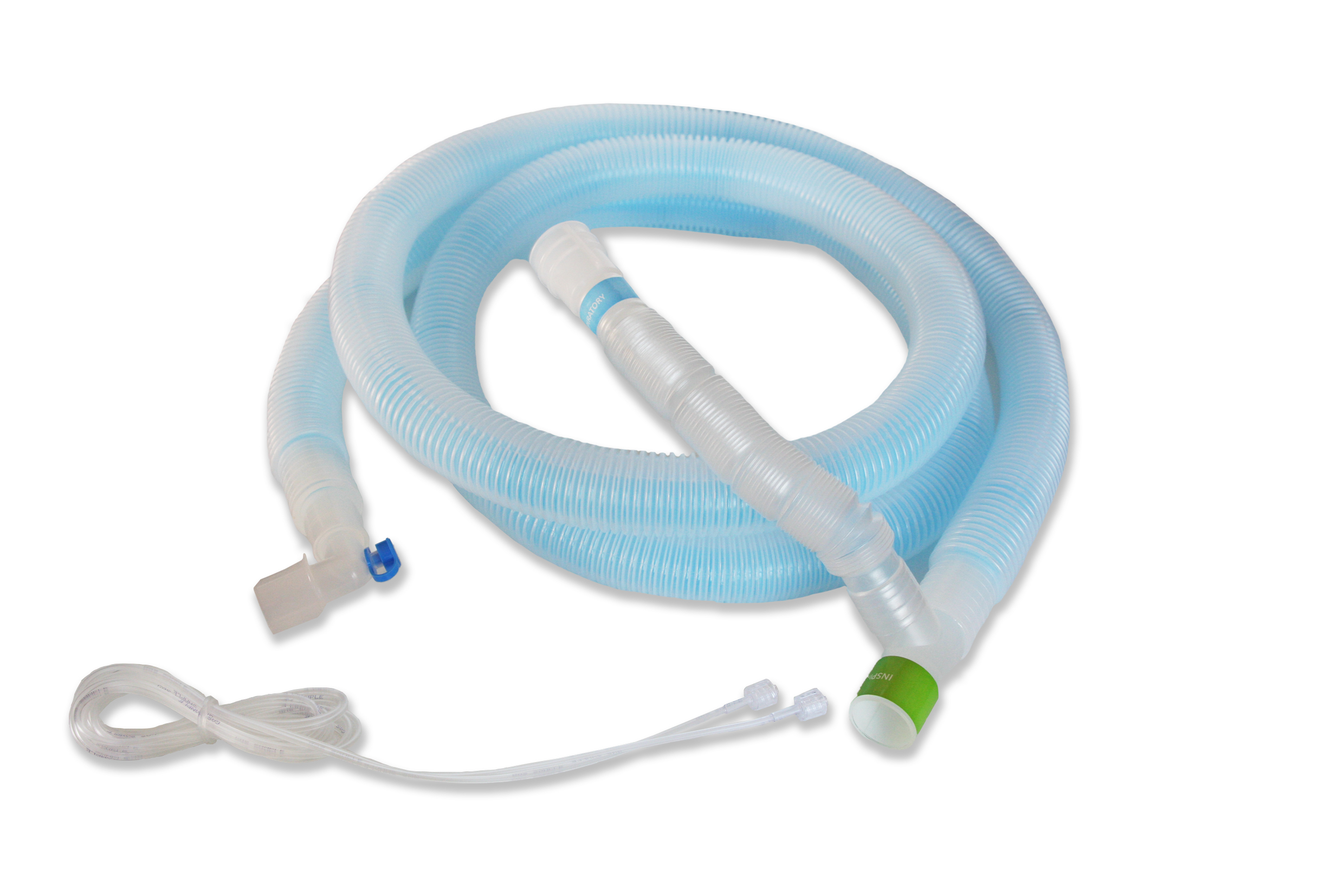 Linda blå medicinska andningskretsrör med kopplingar och påsatta transparenta förlängningsrör.