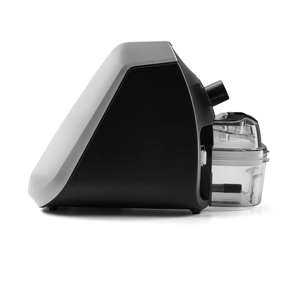Sidovy av en modern svart och silverfärgad köksapparat med en genomskinlig behållare fäst vid sidan.
