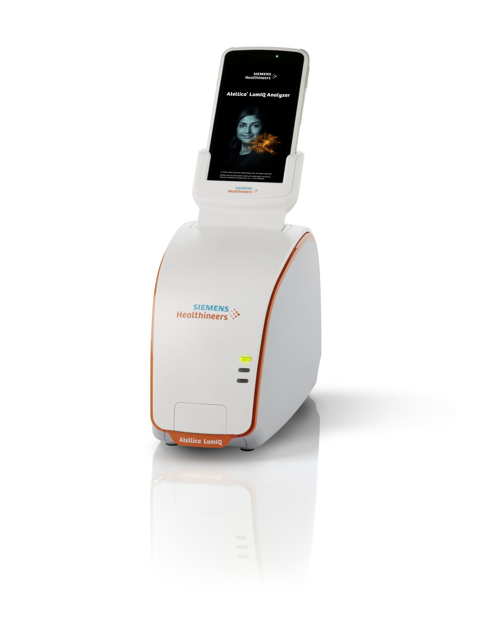 Siemens Healthineers Atellica LumiQ Analyzer -laitteessa on näyttöruutu yläosassa.